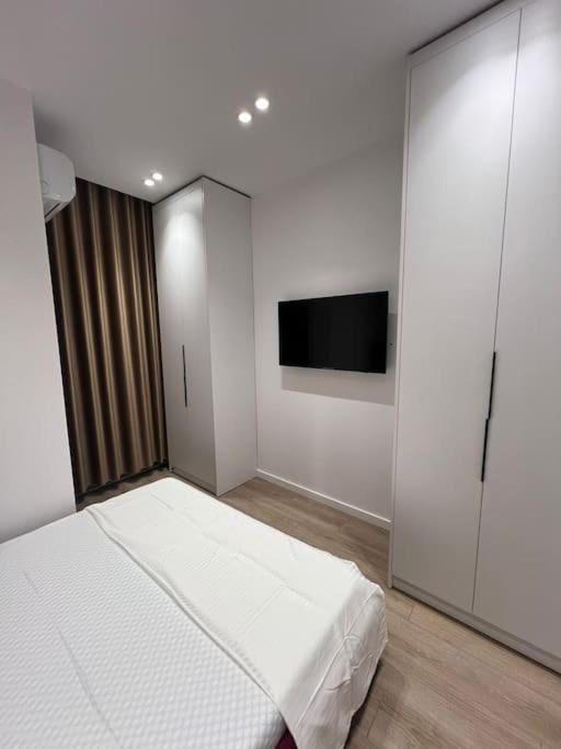 Spacious Apartment Ish-Blloku Area Tirana Eksteriør billede