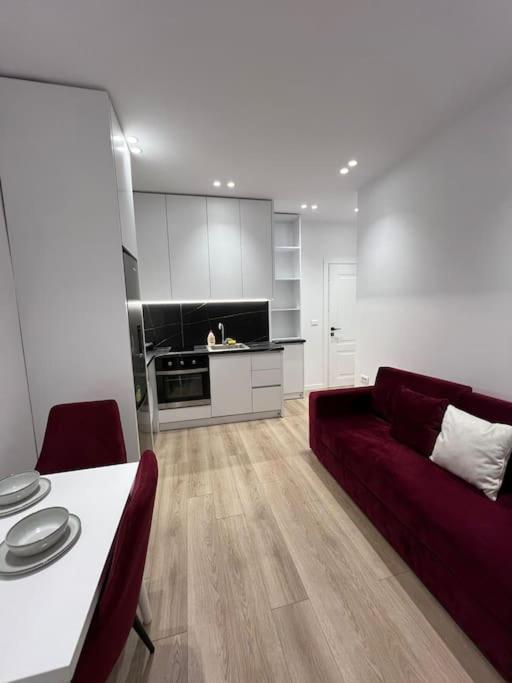 Spacious Apartment Ish-Blloku Area Tirana Eksteriør billede